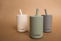 Verres avec pailles et couvercles