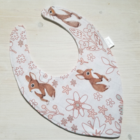 Bavoir Création Jade - Col en U - Lapins coquins