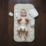 Tapis à langer matelassé & tapis de jeu en cuir végane — Crème