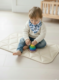 Tapis à langer matelassé & tapis de jeu en cuir végane — Crème