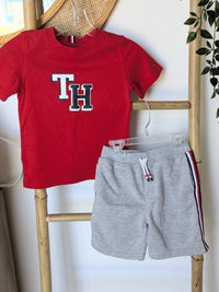 Ensemble été Tommy Hilfiger 4T (fait petit)