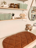 Tapis à langer matelassé & tapis de jeu en cuir végane — Amber