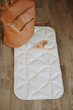 Tapis à langer matelassé & tapis de jeu en cuir végane — Crème