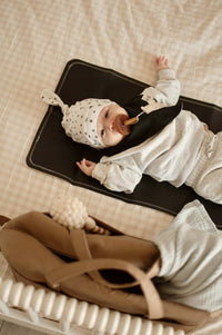 Mini tapis à langer en cuir vegan - Noir et crème