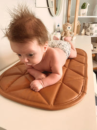 Tapis à langer matelassé & tapis de jeu en cuir végane — Amber