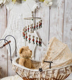 Mobile pour bébé avec arc-en-ciel en macramé. Couleur bohème