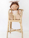 Chaise haute en rotin pour poupée